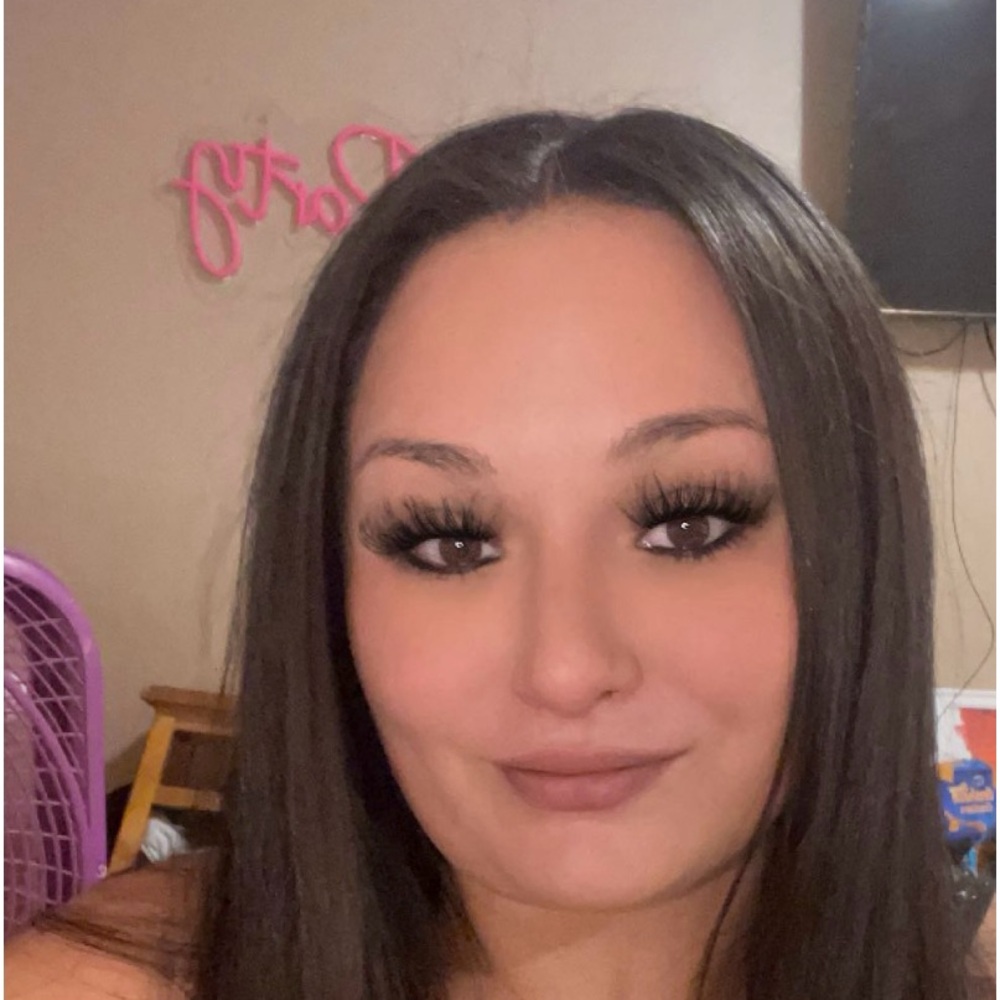 Meet your Posher, Adria